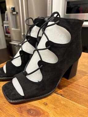 Wally by Corky’s Black Lace-Up Suede Block Heel Shoes- Women